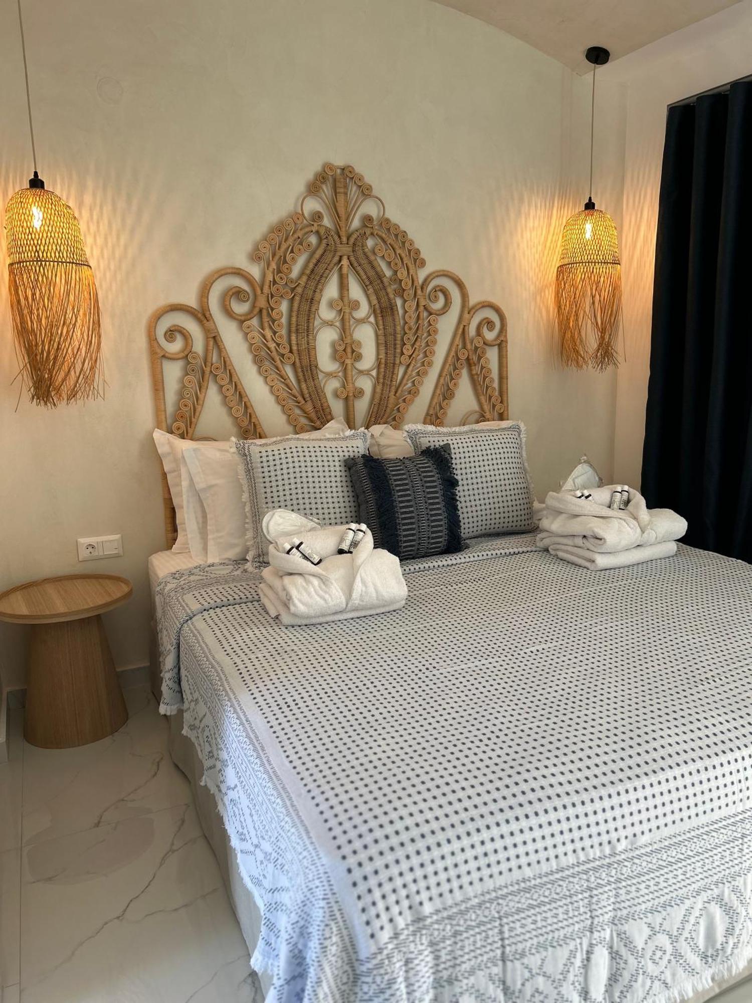 Calliopes By The Sea Boutique Suites Paralia Dionysiou Exterior photo